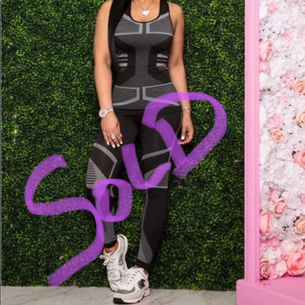 DO NOT PURCHASE (SOLD) 2 piece set. Size M/L